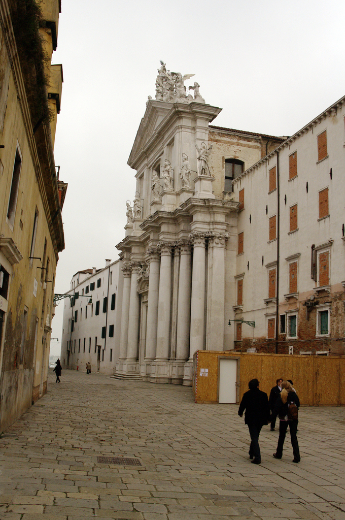 Церковь Gesuiti (Santa Maria Assunta) расположена в Каннареджо,