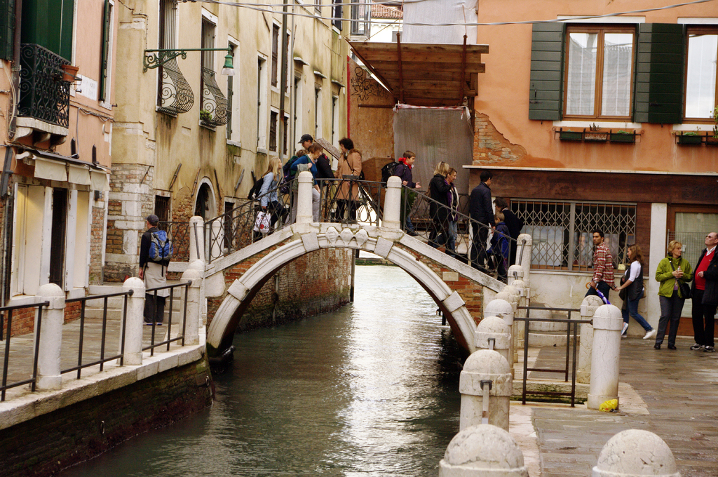 Горбатые мостики Венеции - одна из причин, почему