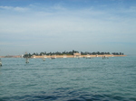 там, в лагуне виднеется остров Сан-Мигеле, на котром расположено знаменитое