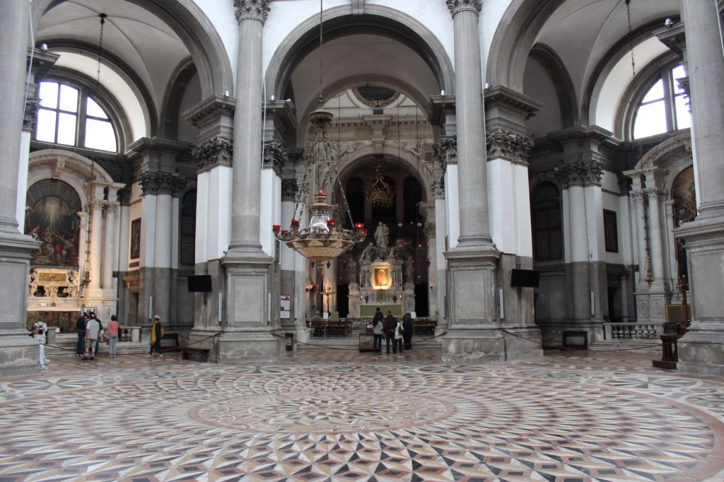 Интерьер собора Санта-Мария делла Салюте