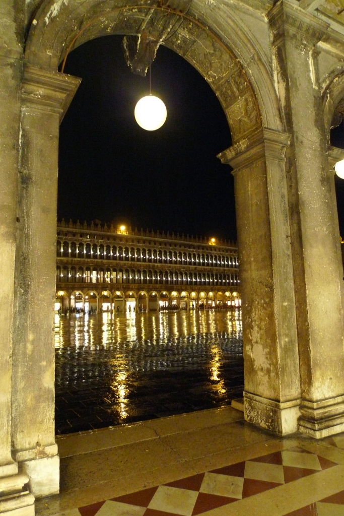 Площадь Сан-Марко - самое низкое место в Венеции.