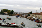 Гранд-канал. Кроме вапоретто (главного общественного транспорта Венеции) он заполнен другими