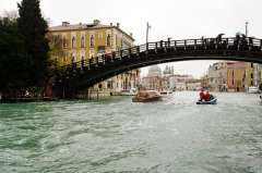 Мост Академии - самый южный из мостов через Гранд-канал Венеции. Сейчас ведутся дискуссии о замене деревянного моста на железную конструкцию.