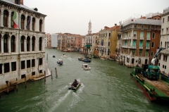 Гранд-канал - главная "улица" Венеции. Как и положено главной улице, движение на ней весьма плотное, особенно в часы пик.